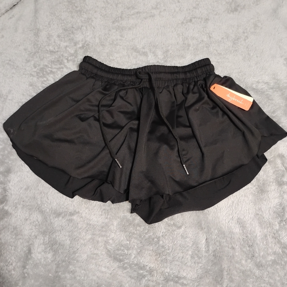 •NWT• Daybreak Black Flowy Athletic Shorts with Elastic Waistband